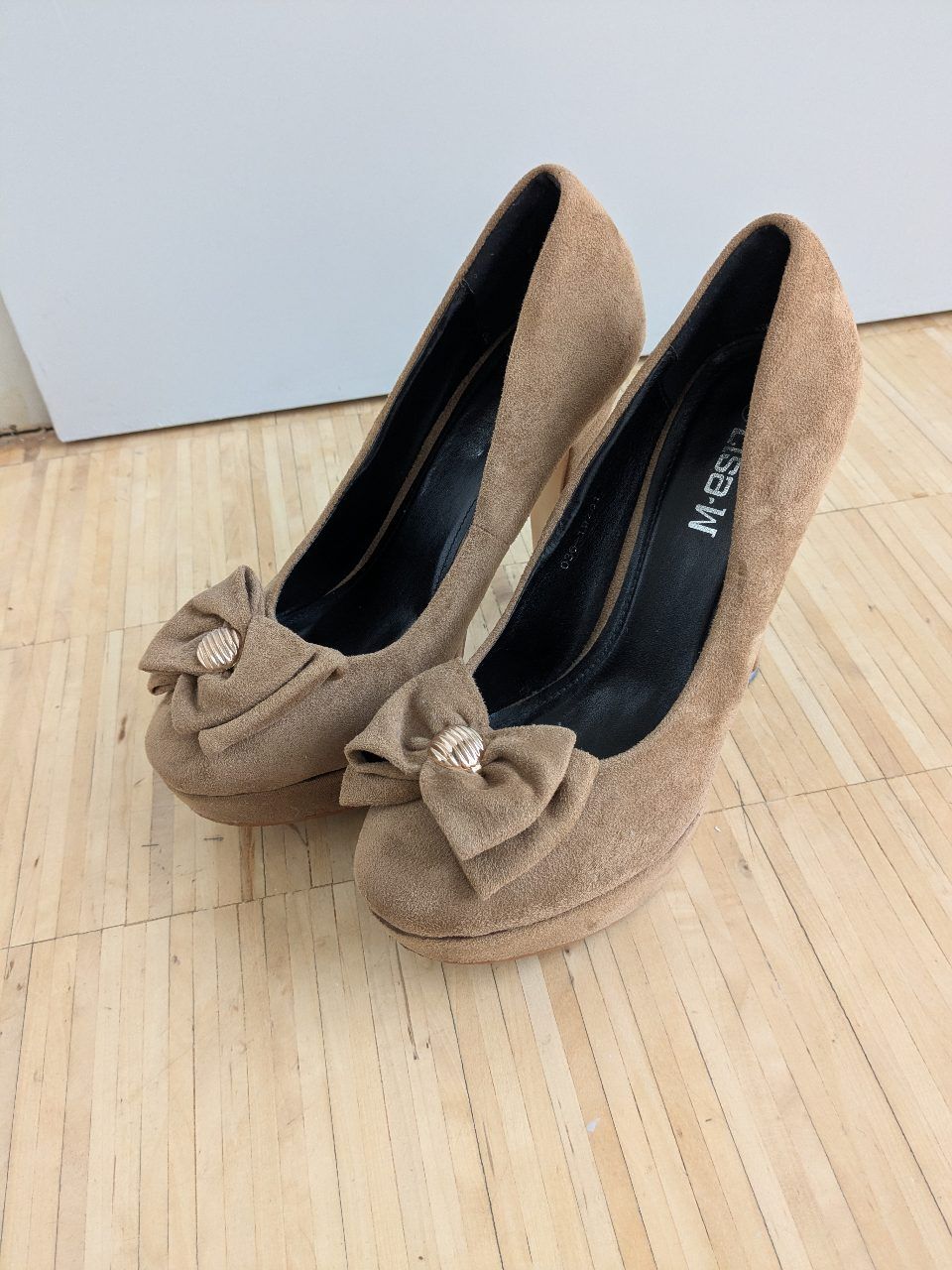 Wildleder High Heels mit Schlaufe