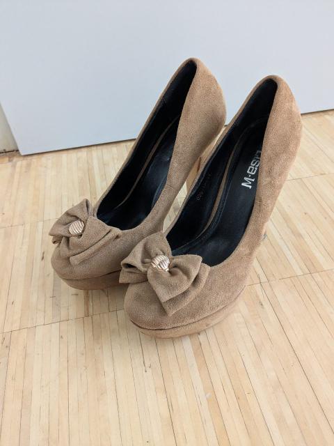 Wildleder High Heels mit Schlaufe