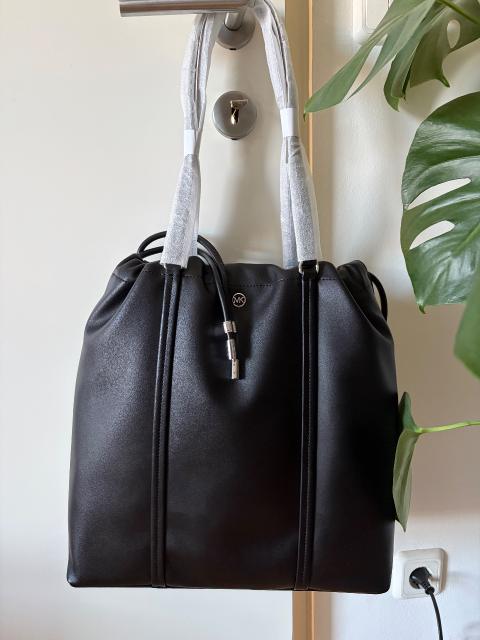 Guess Guess Beuteltasche