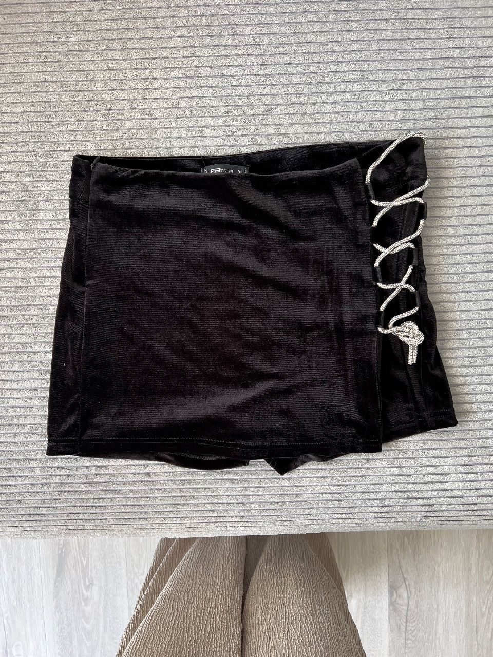 FB Sister  Schwarzer Samt Skort mit Glitzer Detail  Size XL