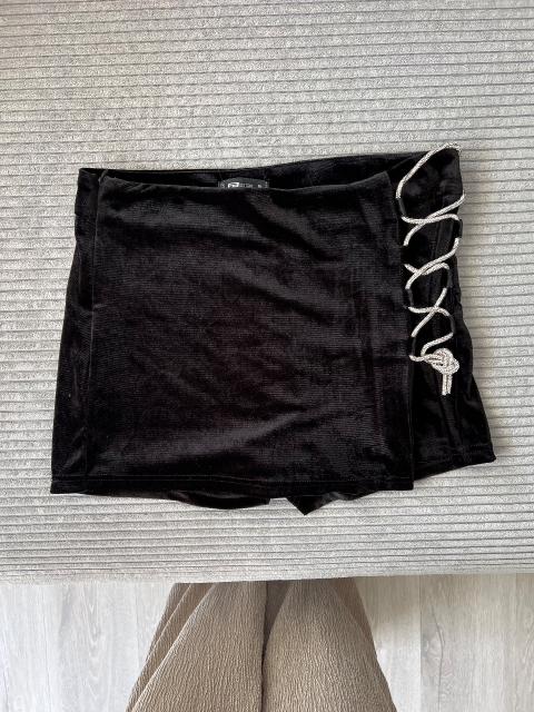FB Sister Schwarzer Samt Skort mit Glitzer Detail Size XL