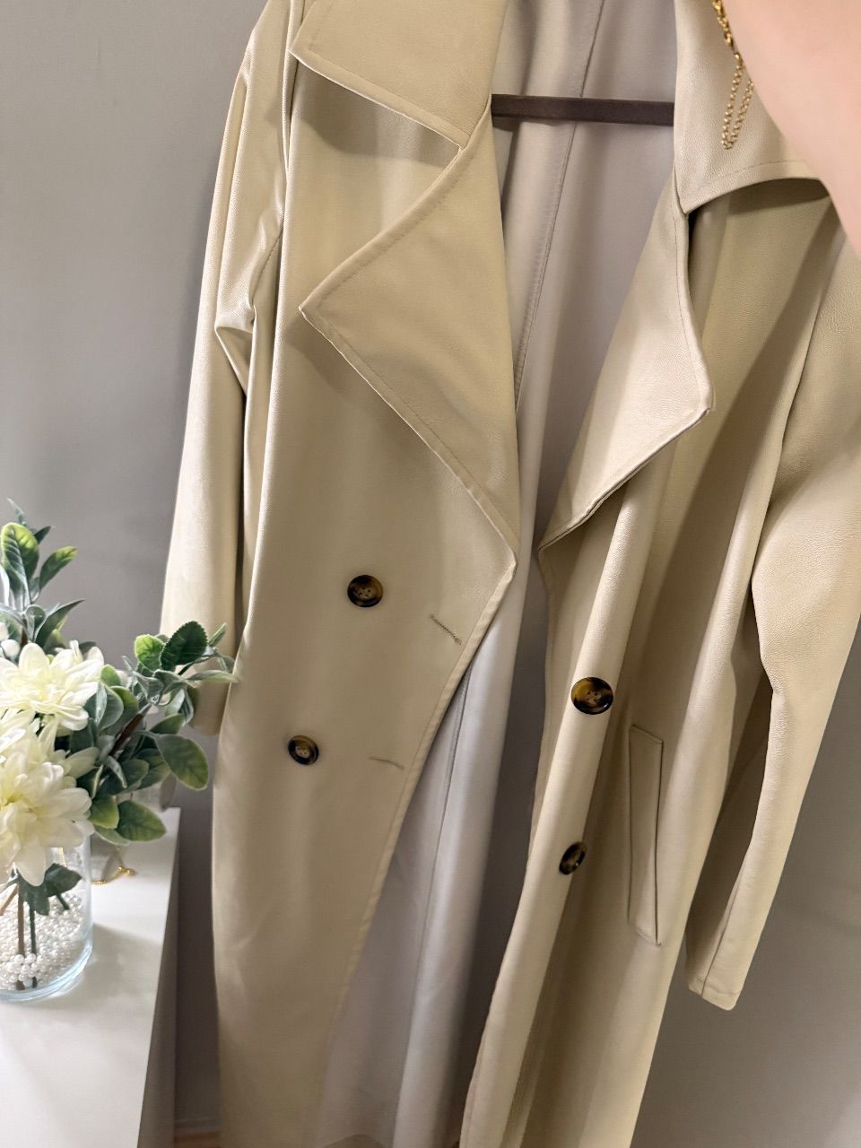 Mantel in Beige- Lederoptik