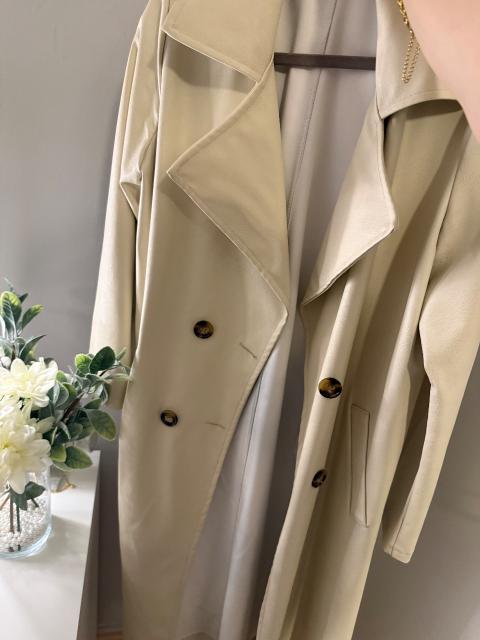 Mantel in Beige- Lederoptik