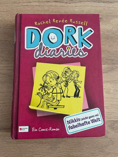 Dork Diaries; Band 1: Nikkis (nicht ganz so) fabelhafte Welt