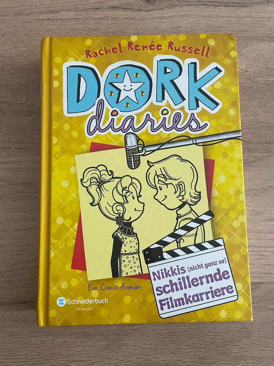 Dork Diaries; Band 7: Nikkis (nicht ganz so) schillernde Filmkarriere