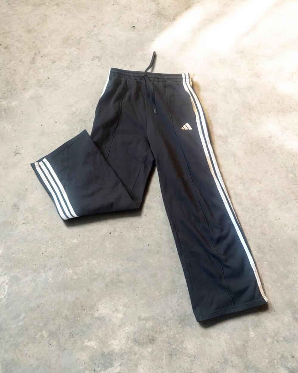 Adidas Jogginghose | 2010er Vintage | Schwarz Weiß 3-Streifen | Athleisure Stree
