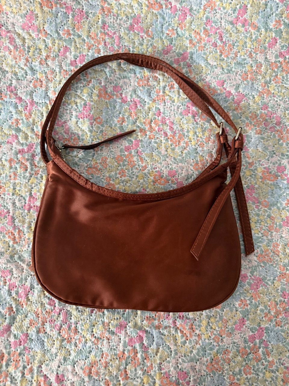 Zara Braune Schultertasche im Satin Look