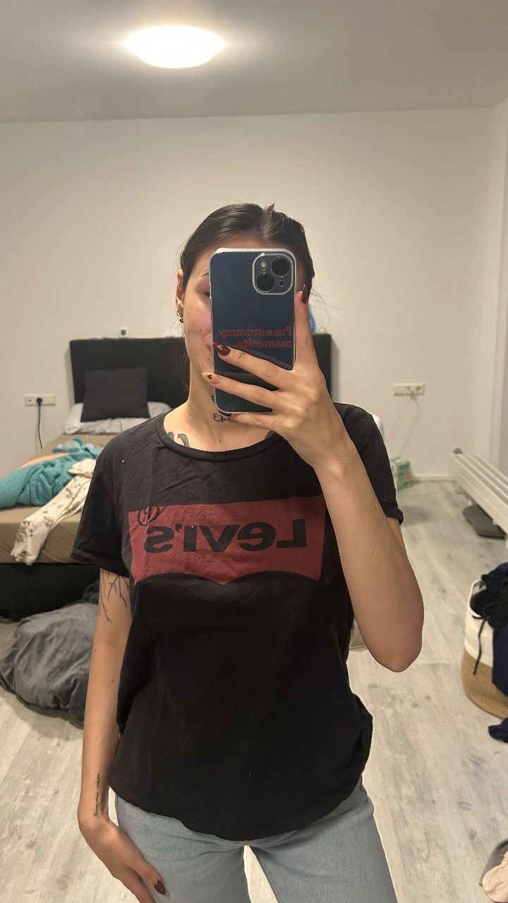 Levi’s  Levi’s Tshirt   Size S
