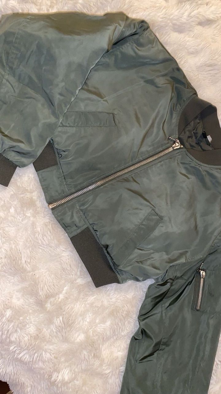 Ohne Marke Khakigrüne Bomberjacke mit Reißverschluss und Ärmeltasche Size S