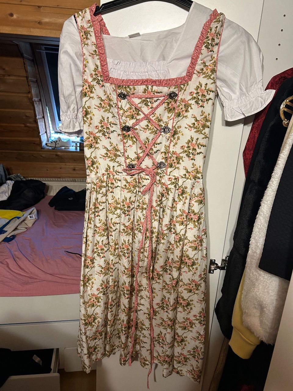 Amazon Dirndl + Schürze & Bluse Size 34