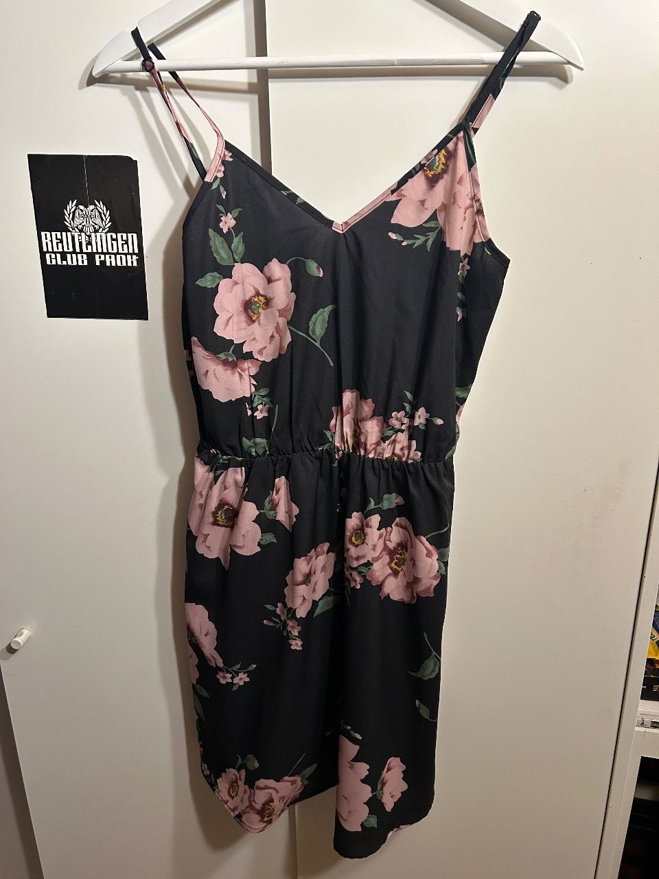 Shein  Schwarzes Kleid mit Blumen Size XS