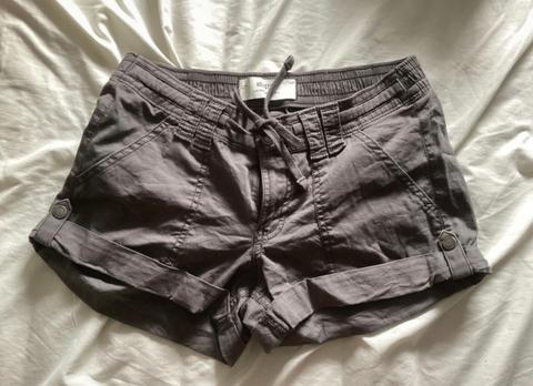 Hollister Graue low rise Hollister Shorts Size S
