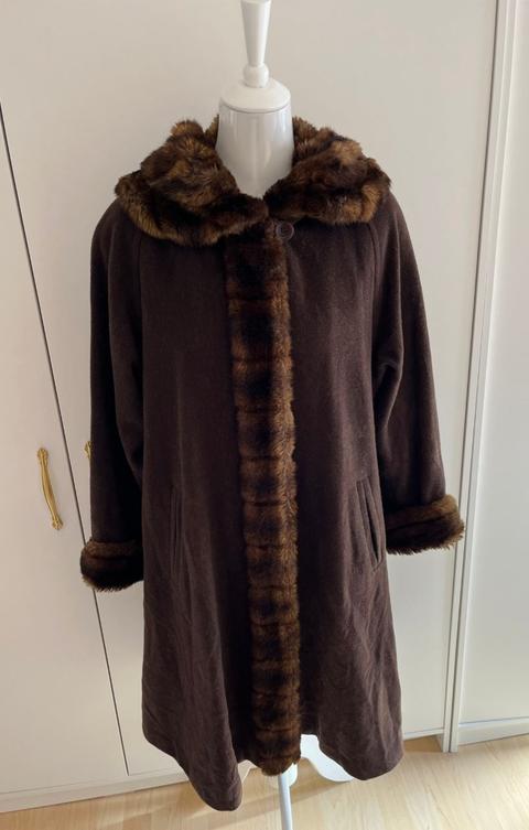 C&A Canda Mantel Vintage Size S