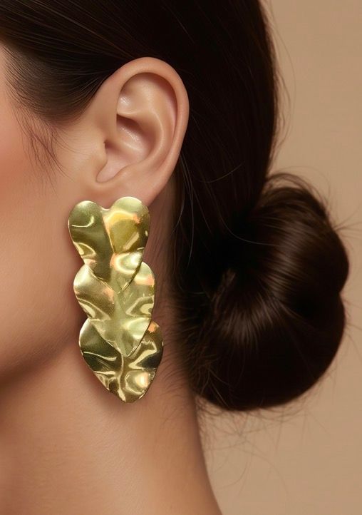 My jewellery  Goldfarbene Statement-Ohrringe mit Herz-Design