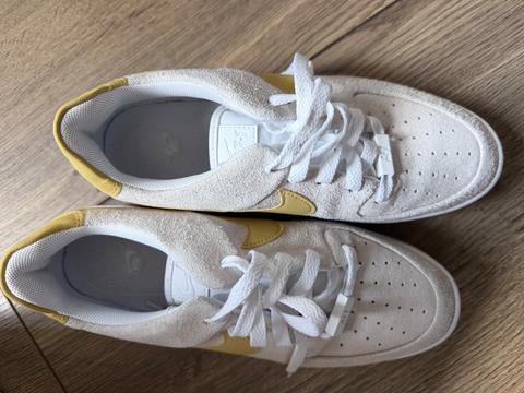 Nike Nike Air Force 1 Sage Low- Wildleder/Gelb Größe 40- Top Zustand Size 40