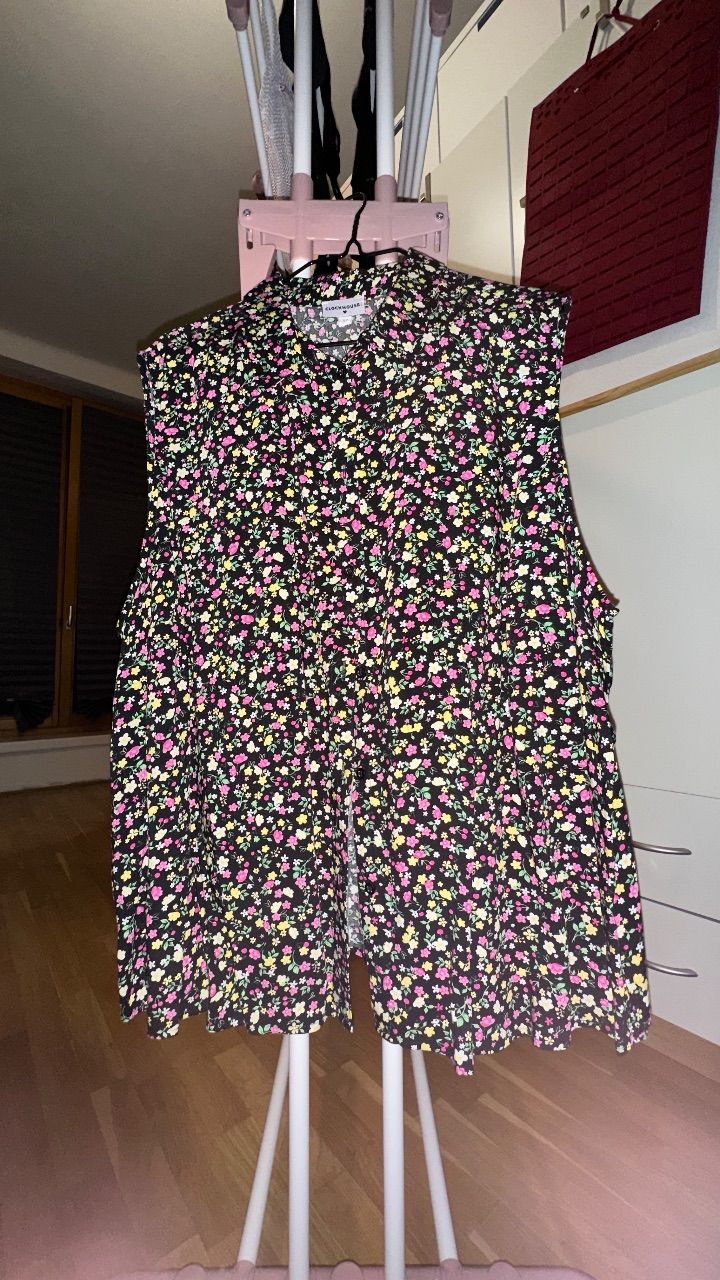 C&A Sleeveless Blouse Size 52