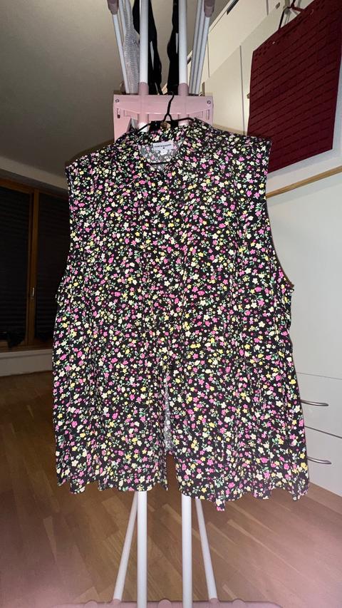 C&A Sleeveless Blouse Size 52