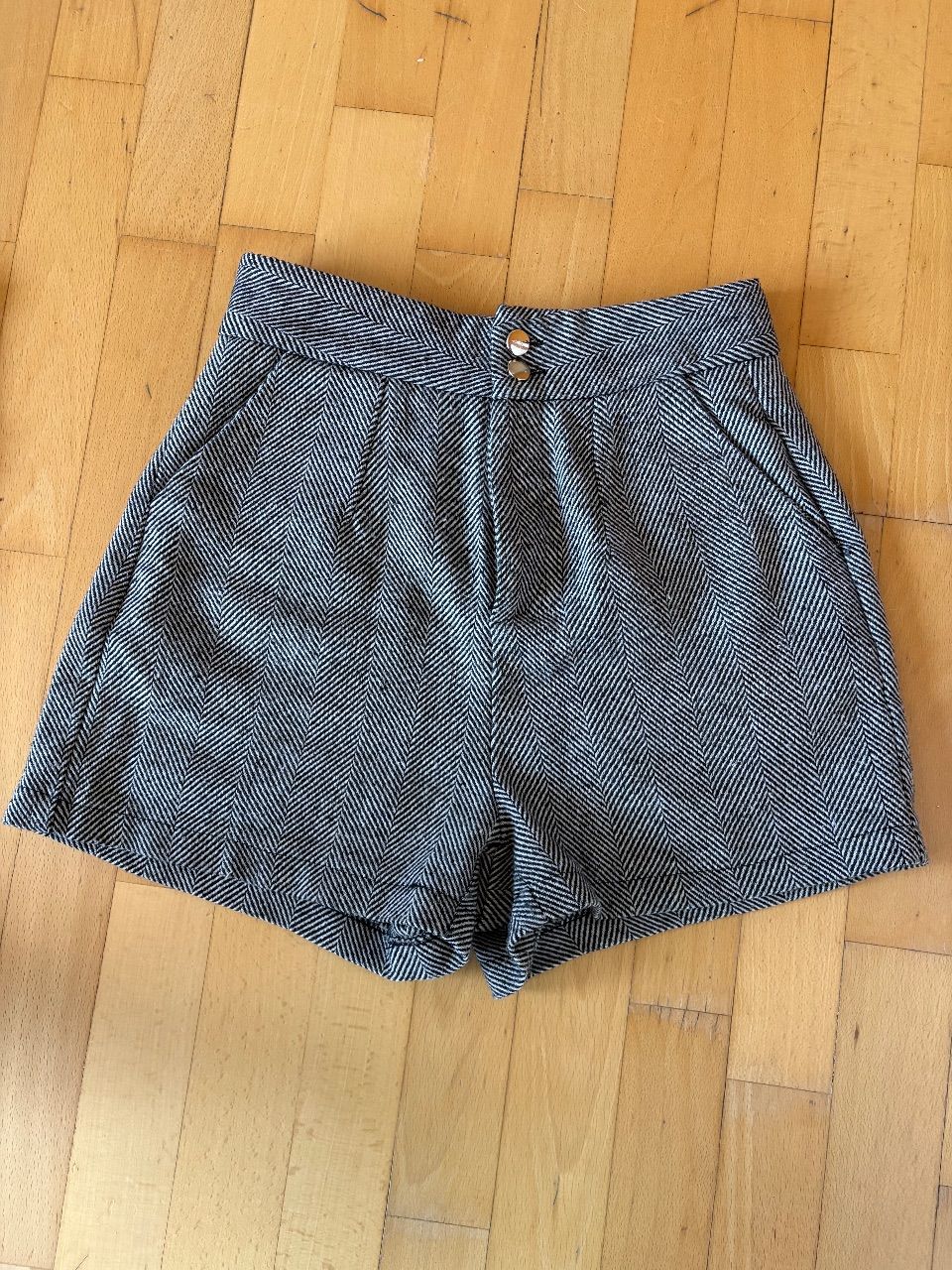 Graue kurze Stoffhose Size S