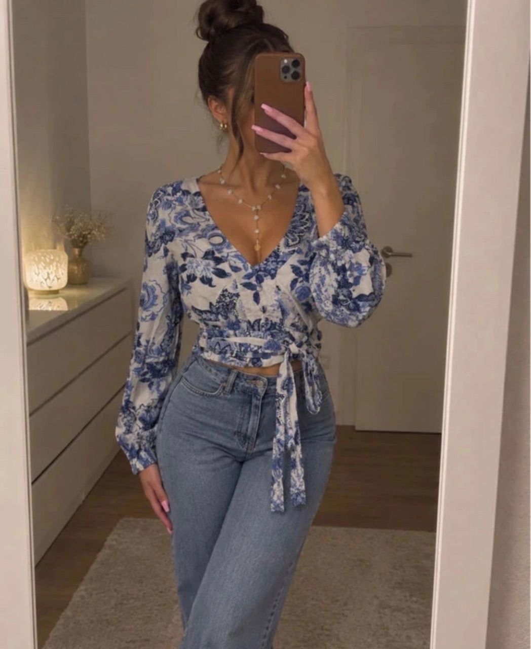 GUESS Blau-weißes GUESS-Wickeloberteil Size S