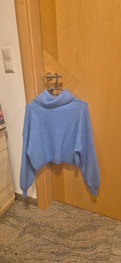 Super flauschiger und weicher Rollkragenpullover hellblau