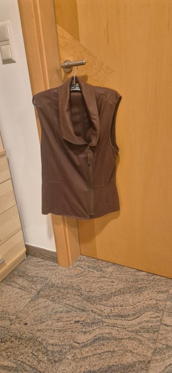 Bonita Lederjacke mit weichen Stoff und ohne Ärmel braun Size M