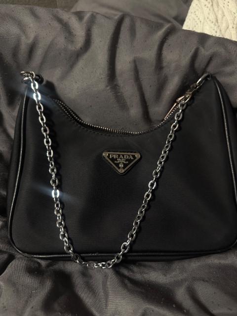 Prada kleine schwarze handtasche