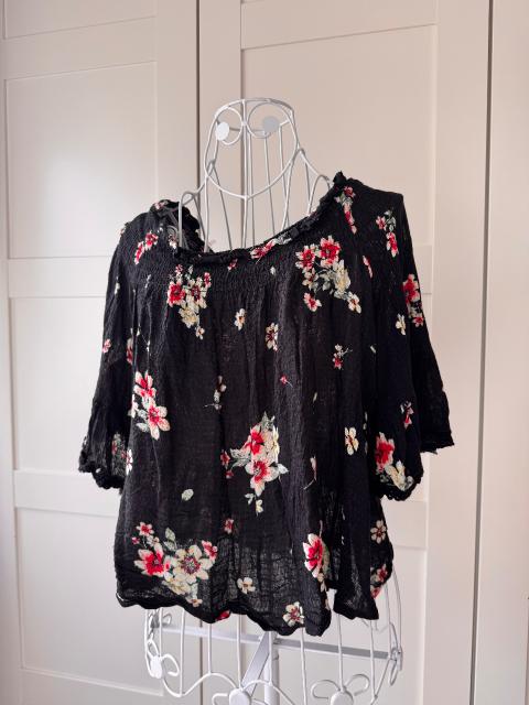 Schulterfreier Top