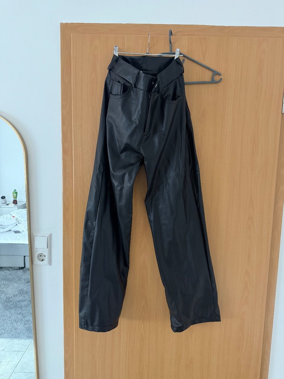 Shein Schwarze lederhose in 40 Size L