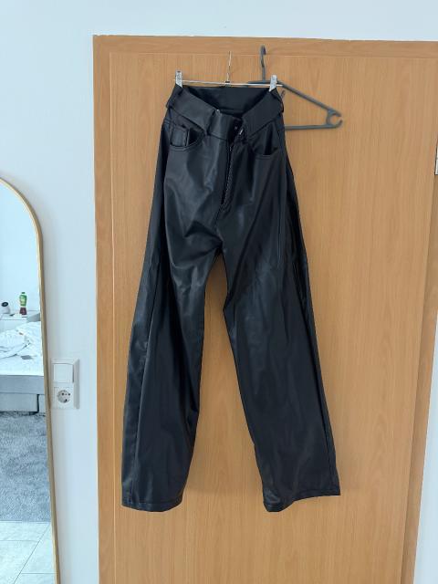 Shein Schwarze lederhose in 40 Size L