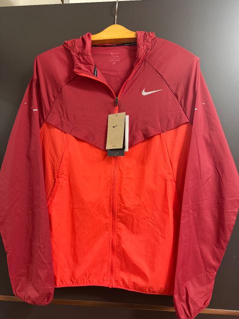 Nike Nike Stride Windbreaker Size S