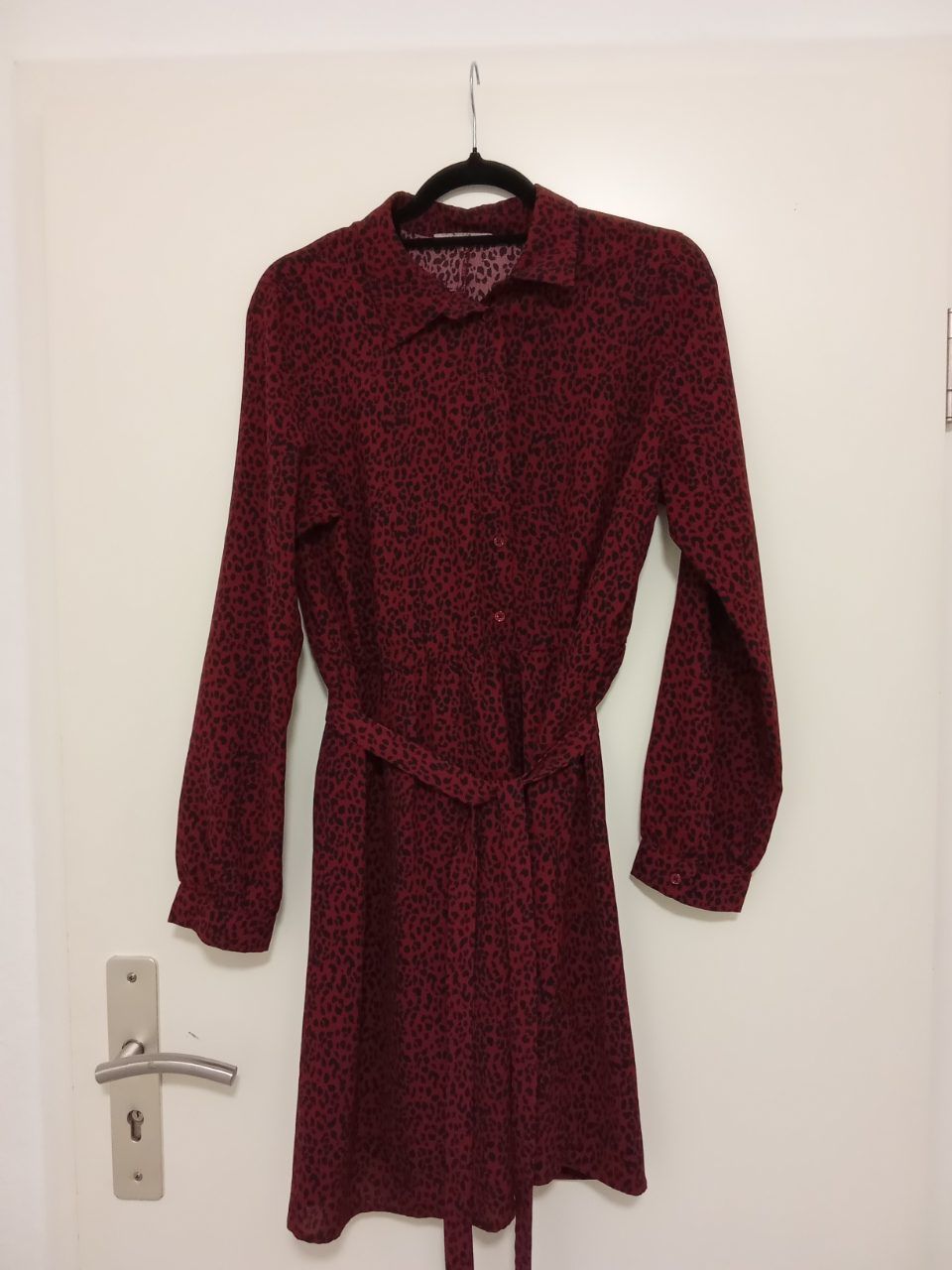 Anna Field  Kleid mit Leoprint mit einem Taillengürtel Size L