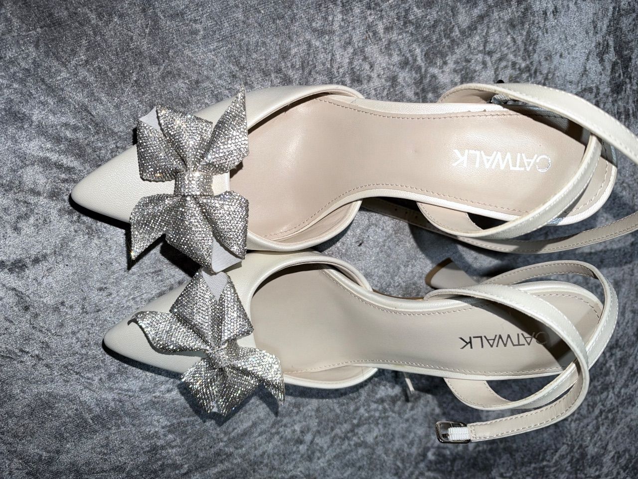 Catwalk  Elegante cremeweiße Absatzschuhen mit Glitzer Schleife  Size 38