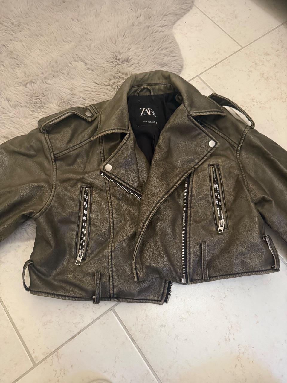 Zara Lederjacke grün