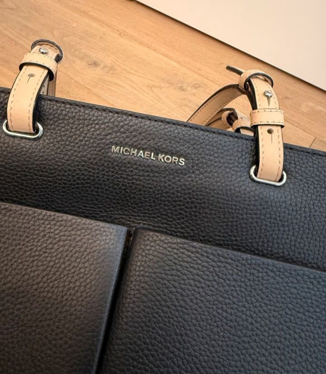 Michael kors  Michael Kors Handtasche schwarz mit beigen Henkeln