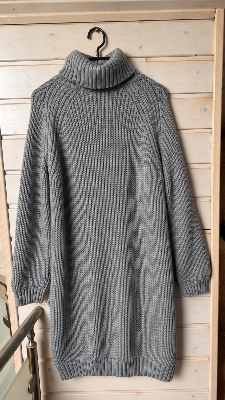 Langarm Pullover-Kleid grau mit Rollkragen und seitlichen Schlitzen