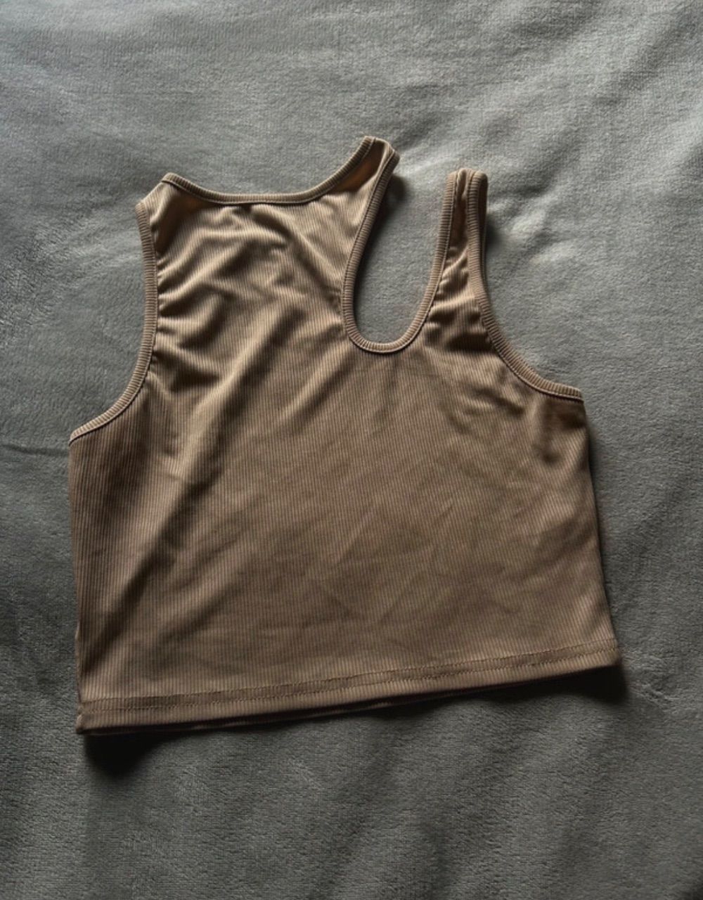 Shein Beiges geripptes Crop-Top mit asymmetrischem Ausschnitt Size S