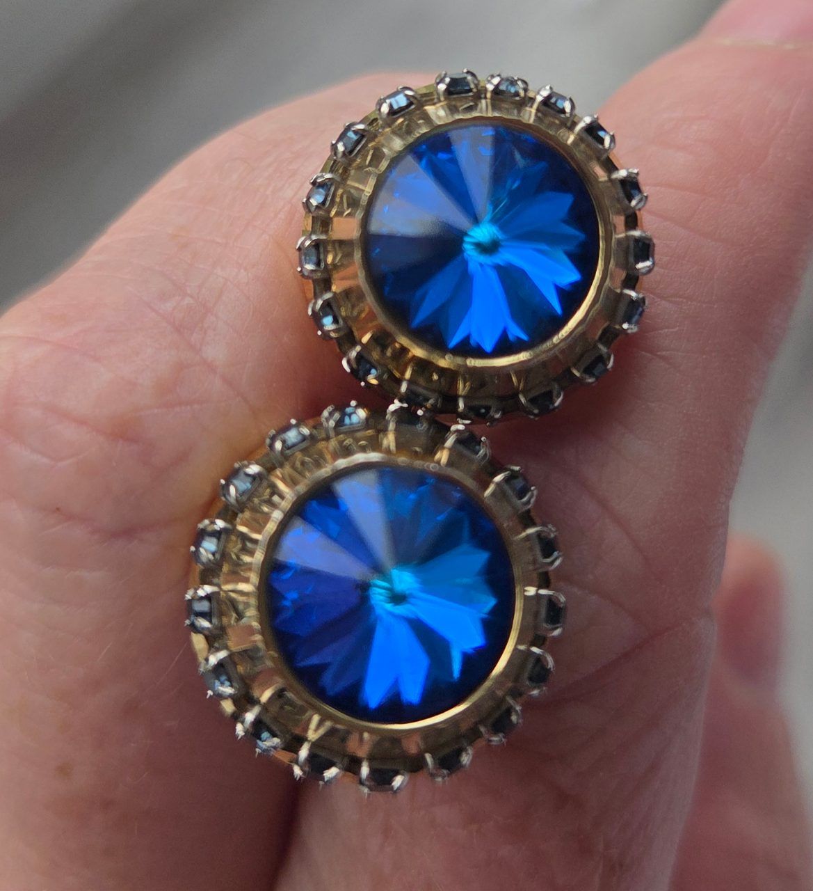 Vintage  Vintage Manschettenknöpfe goldfarben mit blauen Stein 