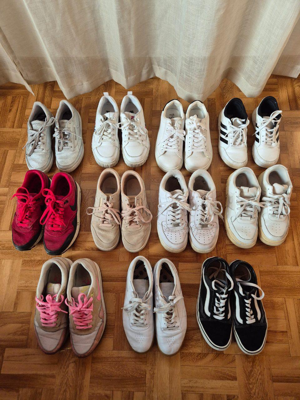 Diverse gebrauchte Sneaker