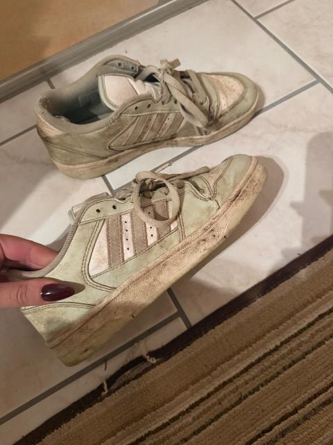 Adidas Gut getragene Stallschuhe Size 38