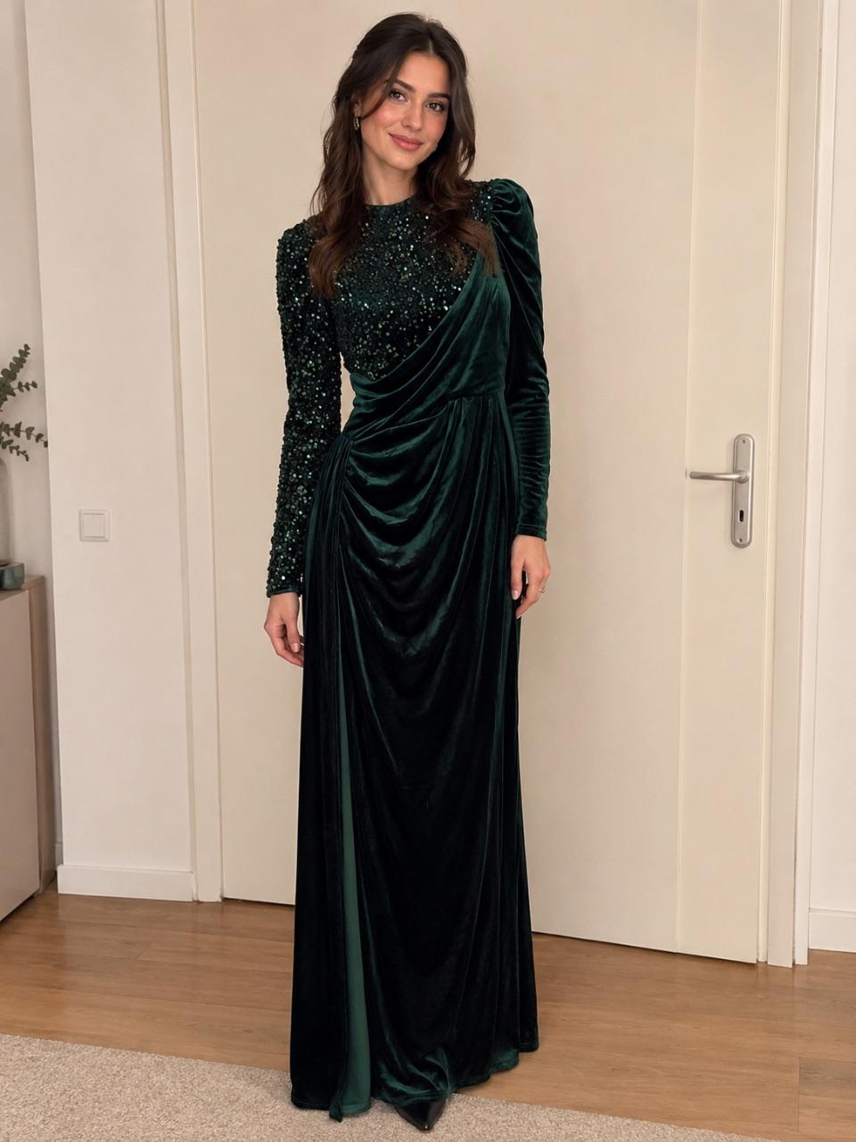 Elegantes dunkelgrünes Abendkleid