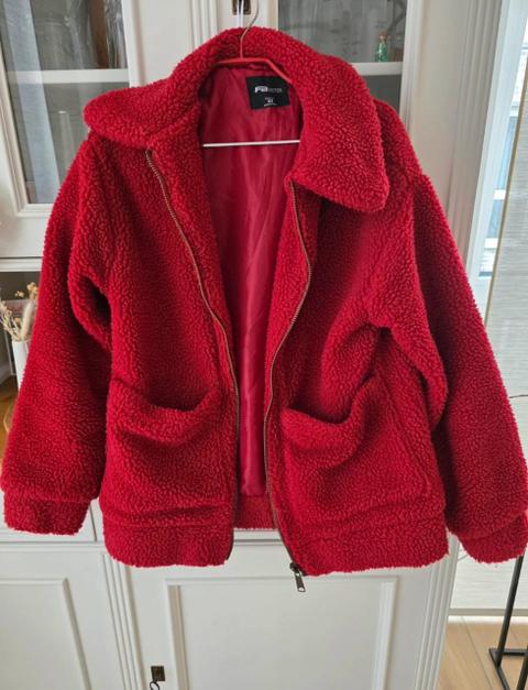 Fb Sister Rote Teddyfelljacke / Boucléjacke von FB Sister – Größe XS Size XS