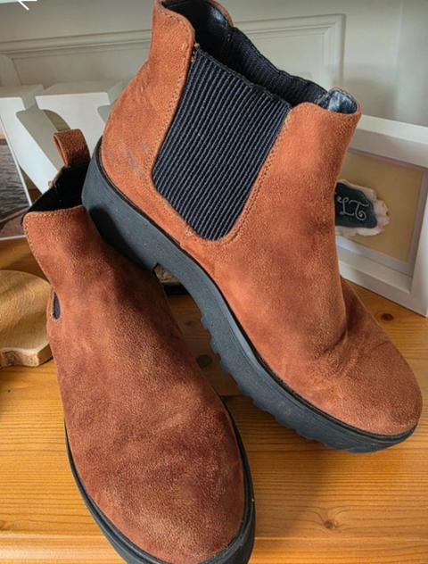 Braune Chelsea Boots / Stiefeletten in Wildlederoptik – Gr. 39 Size 39