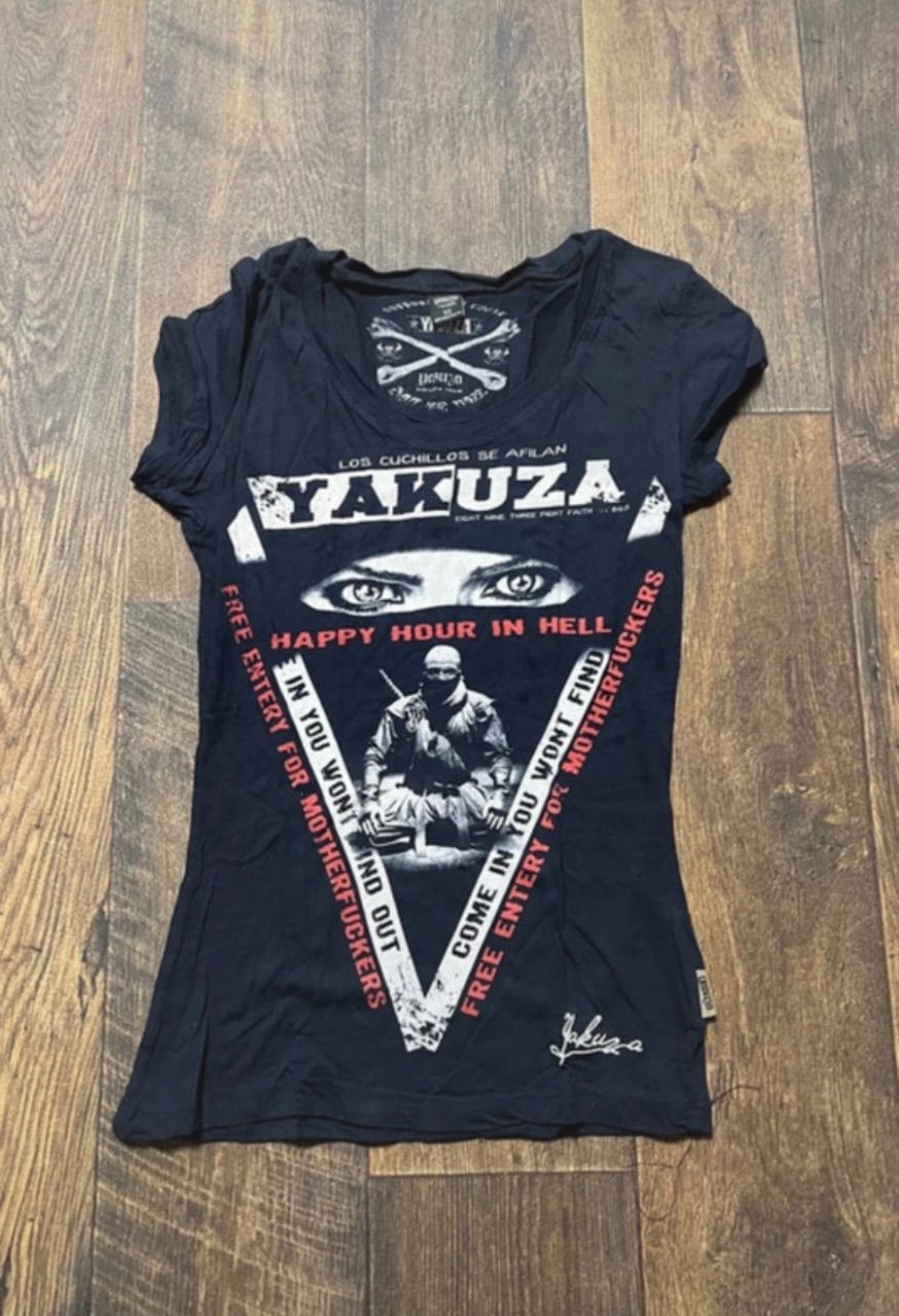 Yakuza  Yakuza Top mit roter Schrift  Size XS