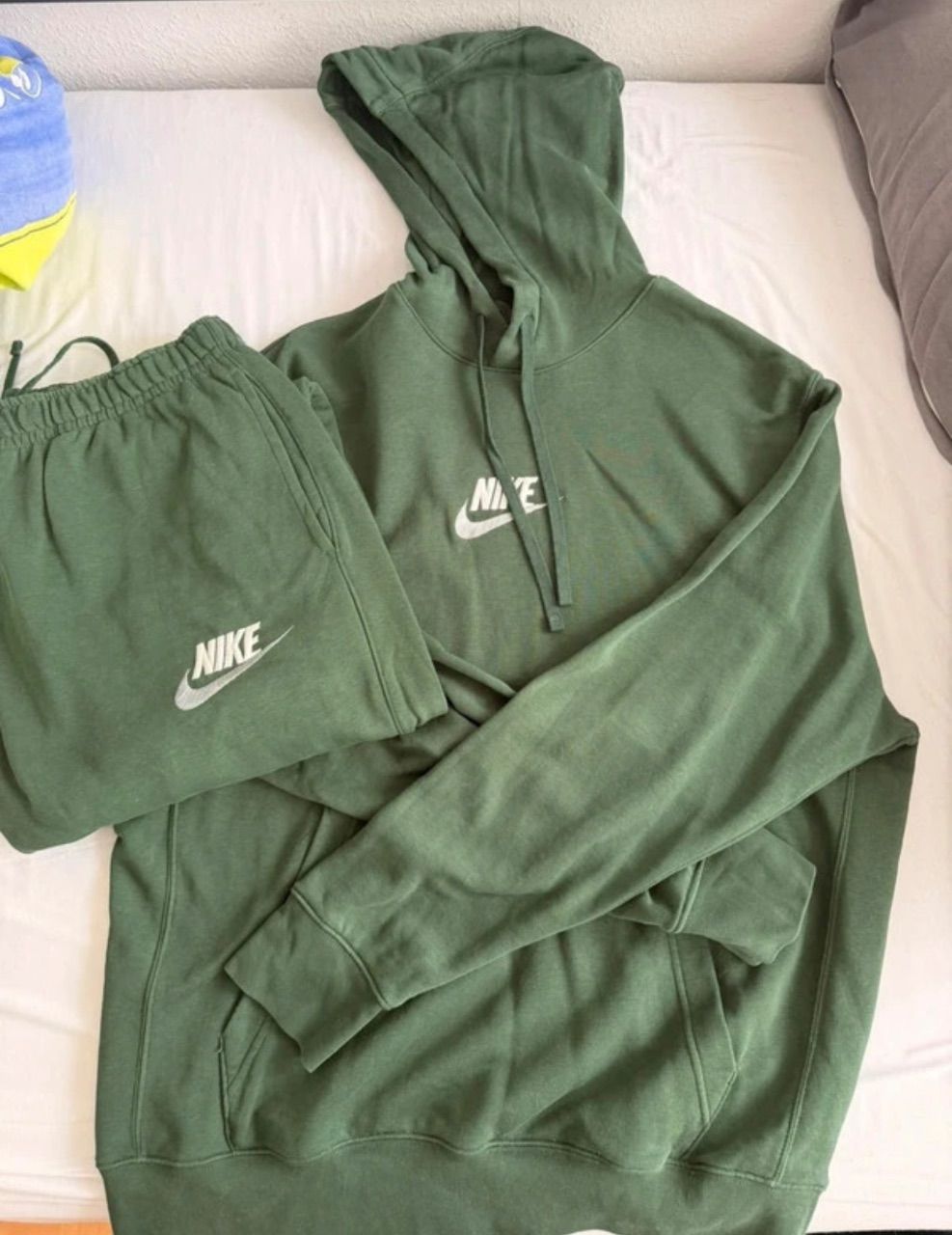 Grüner Nike Trainingsanzug (Herren)
