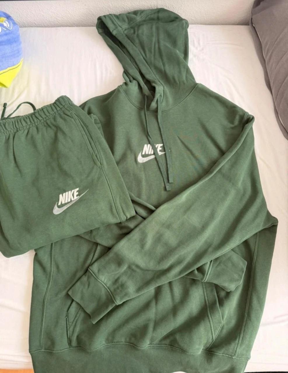 Grüner Nike Trainingsanzug (Herren)