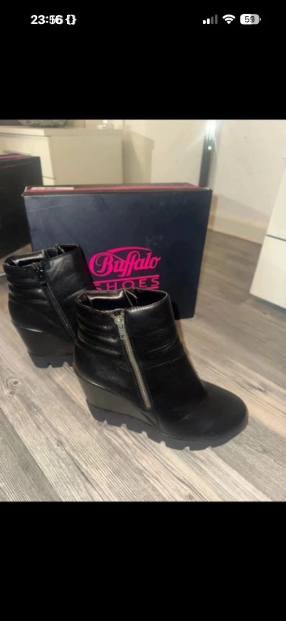 Buffalo  Size 40