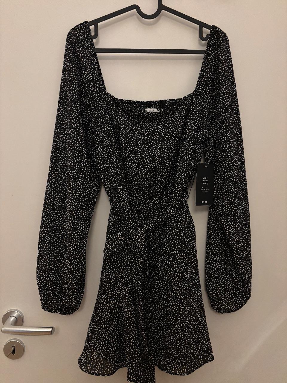 Tailliertes Kleid von NA-KD