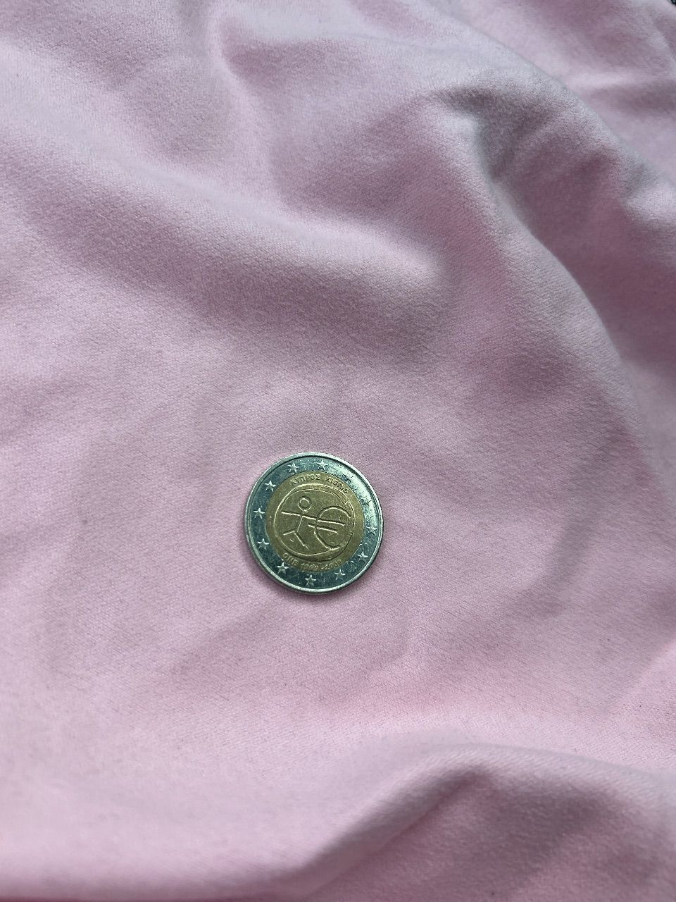 2€ Münze mit Strichmänchen