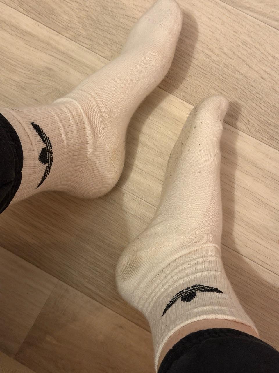 Gebrauchte weiße Socken