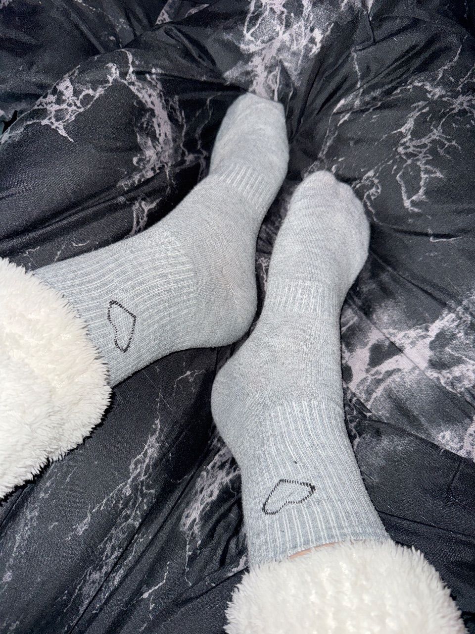 Shein Socken grau mit Herz  Size XS